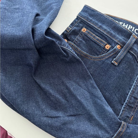 J.Crew. Mid-Rise Toothpick Jean in Classic Wash Size 30 - Picture 10 of 11